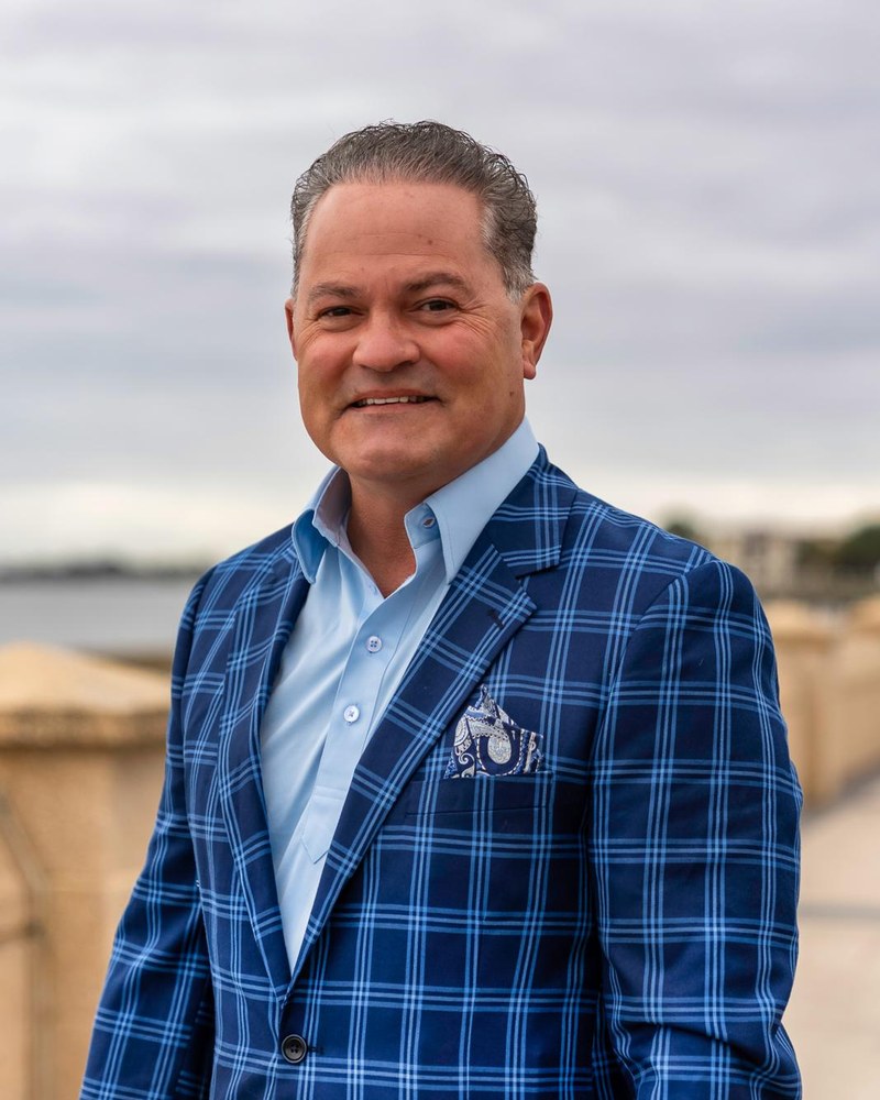 Carlos M. Cruz